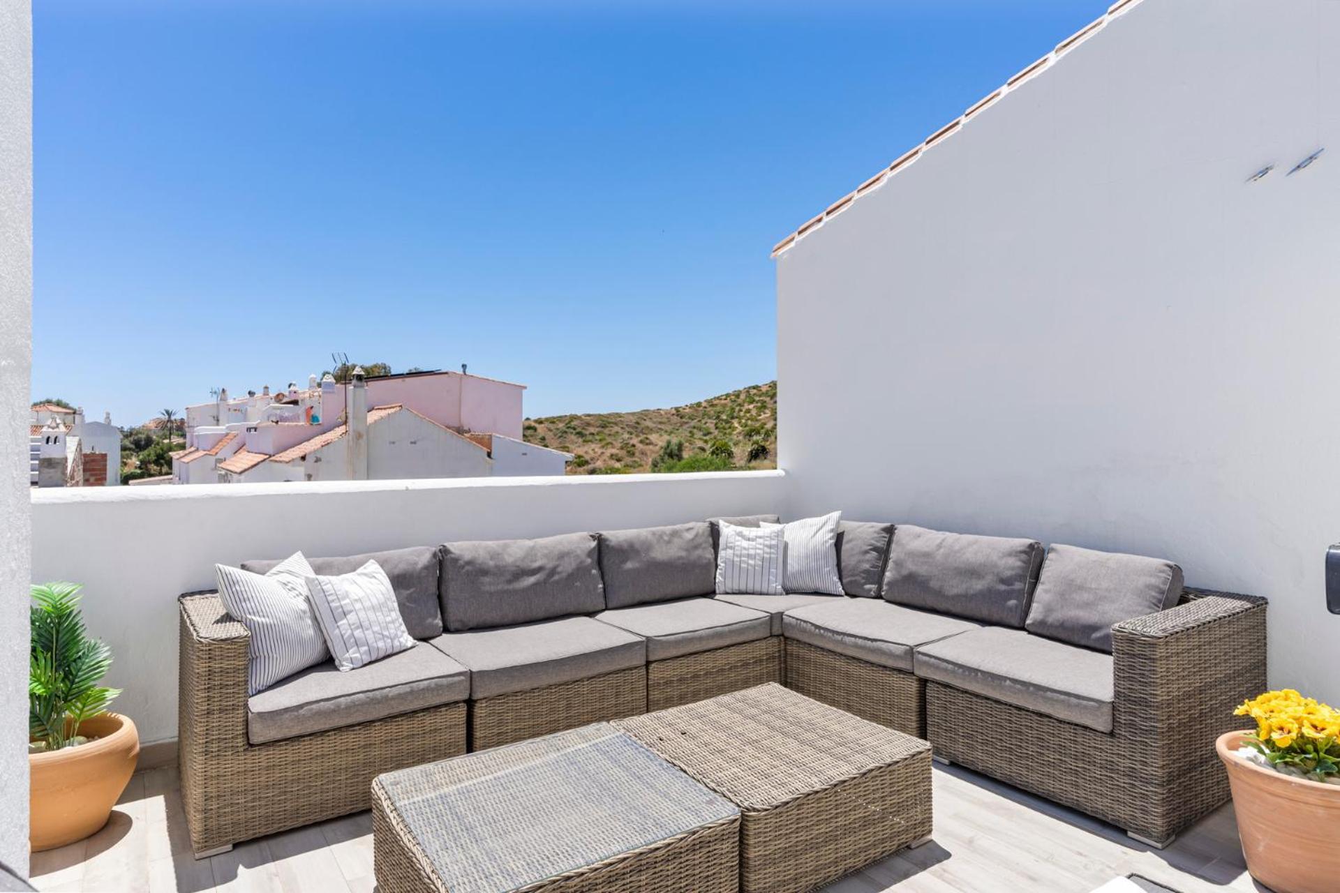 Miramar Townhouse In By Costarentals - Ref 62